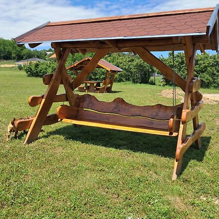Pilikan Apartments - Park, Agroturism, Vineyard & Farm Черсегтомай Экстерьер фото