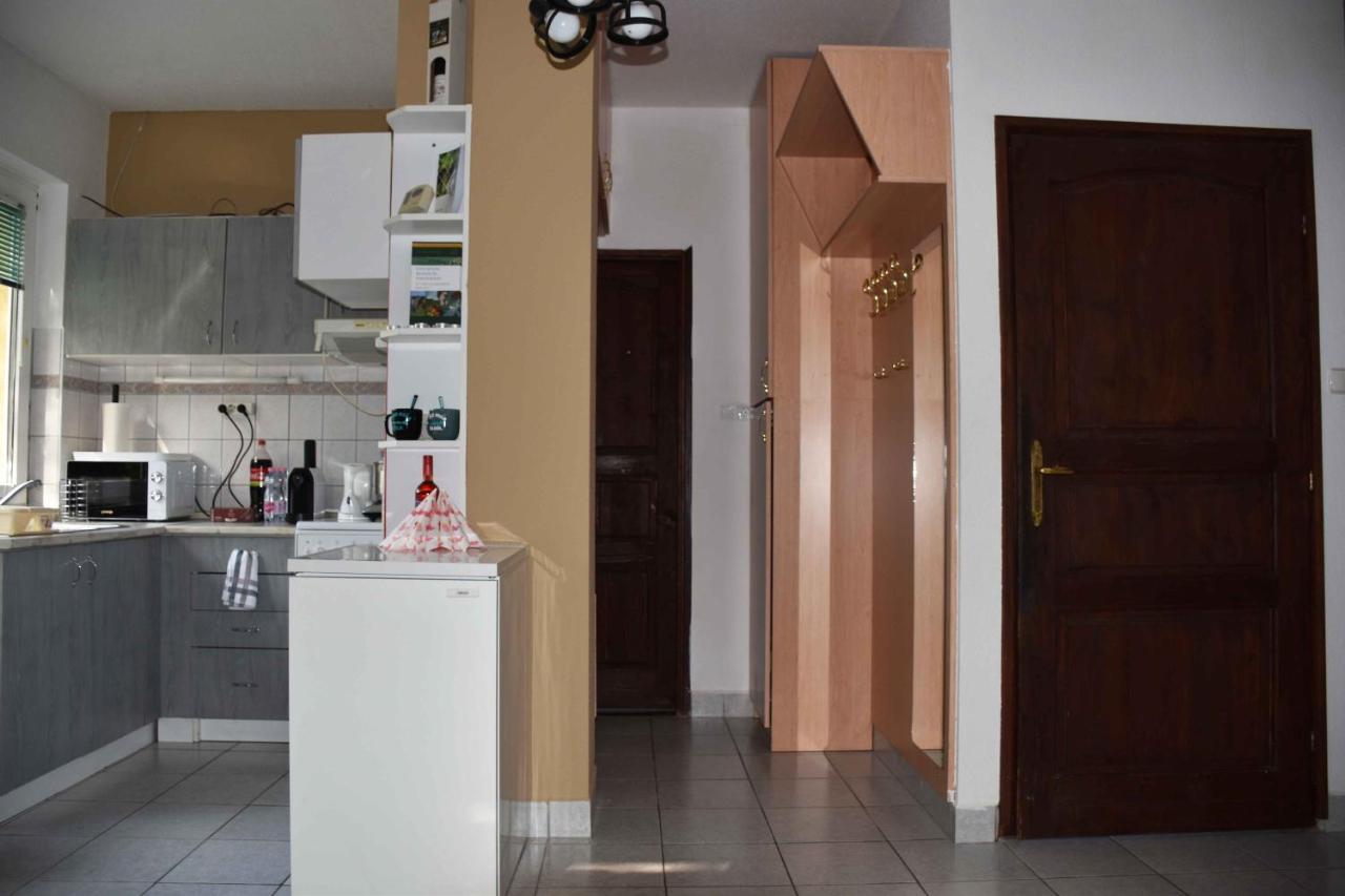 Pilikan Apartments - Park, Agroturism, Vineyard & Farm Черсегтомай Экстерьер фото