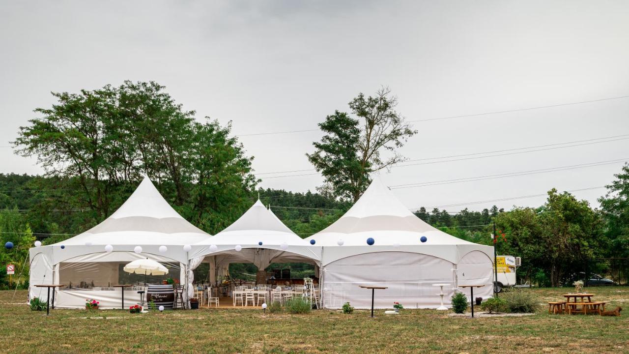 Pilikan Apartments - Park, Agroturism, Vineyard & Farm Черсегтомай Экстерьер фото